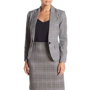Amanda & Chelsea – Plaid Notch Collar Blazer